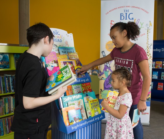SRC 2016 - kids with book display (1)