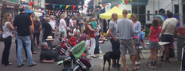 Chandos Road Street festival crowd2